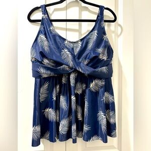 BloomChic Plus Size 2XL  U Neck  Swim Top us18-20